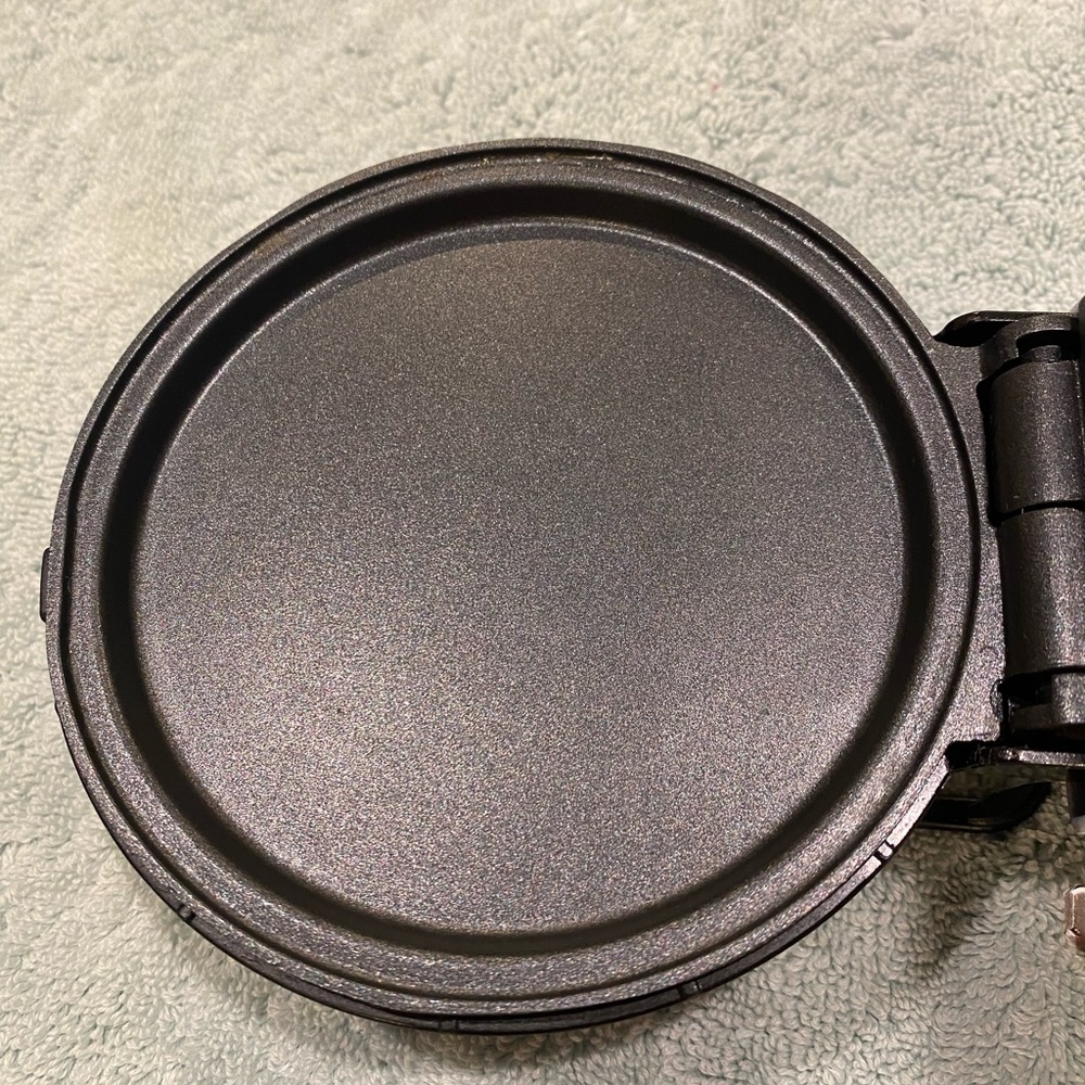 💲🔻CLEARANCE🔻    Dash Mini Maker Griddle - Picture 3 of 5